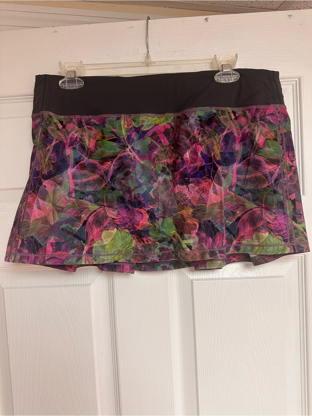 lululemon athletica Black Waist Multicolor Floral Skort